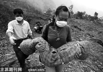 汶川地震感人的事迹图片